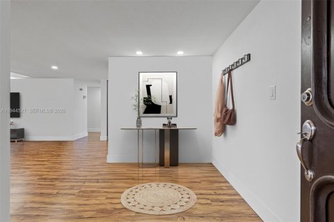 Copropriété à louer à Miami, Floride: 3 chambres, 171.68 m2 № 2001071 - photo 2