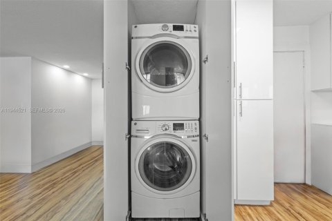 Copropriété à louer à Miami, Floride: 3 chambres, 171.68 m2 № 2001071 - photo 7