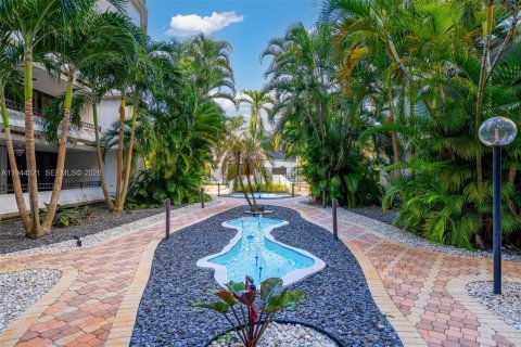 Copropriété à louer à Miami, Floride: 3 chambres, 171.68 m2 № 2001071 - photo 21