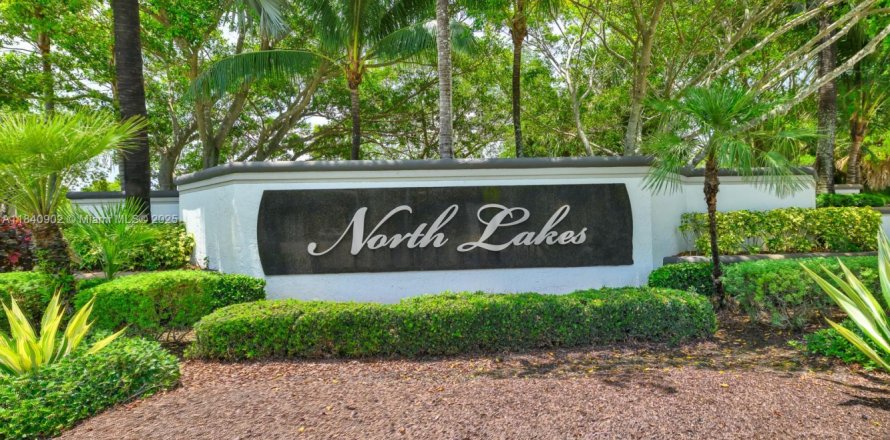 House in Weston, Florida 3 bedrooms, 155.33 sq.m. № 1836611