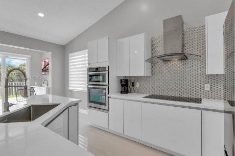 House in Weston, Florida 3 bedrooms, 155.33 sq.m. № 1836611 - photo 22