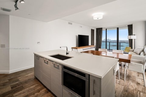 Condominio en venta en Miami, Florida, 4 dormitorios, 173.91 m2 № 1864894 - foto 3