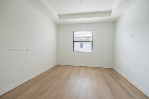 Touwnhouse à louer à Homestead, Floride: 3 chambres, 157.47 m2 № 2047277 - photo 2