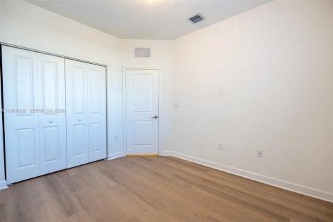 Touwnhouse à louer à Homestead, Floride: 3 chambres, 157.47 m2 № 2047277 - photo 7