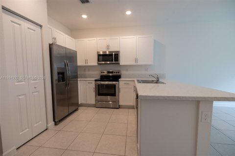 Touwnhouse à louer à Homestead, Floride: 3 chambres, 157.47 m2 № 2047277 - photo 17