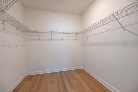 Touwnhouse à louer à Homestead, Floride: 3 chambres, 157.47 m2 № 2047277 - photo 5