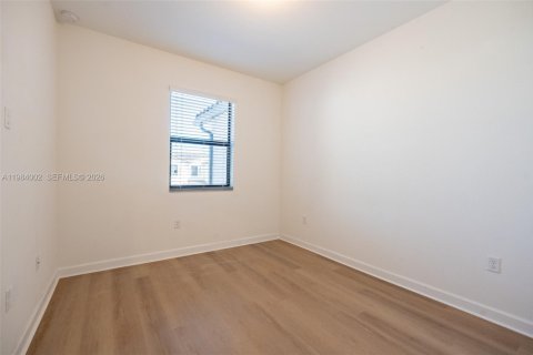 Touwnhouse à louer à Homestead, Floride: 3 chambres, 157.47 m2 № 2047277 - photo 6