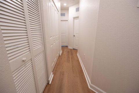 Touwnhouse à louer à Homestead, Floride: 3 chambres, 157.47 m2 № 2047277 - photo 12