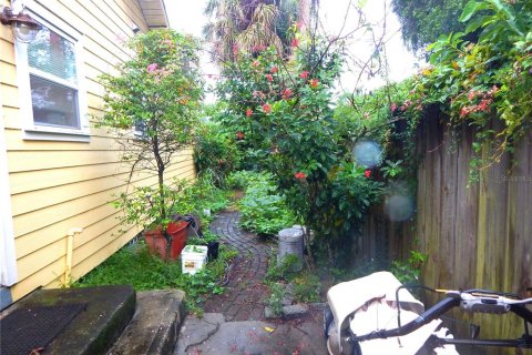 House in Tampa, Florida 3 bedrooms, 113.9 sq.m. № 2415145 - photo 3