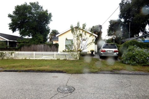 House in Tampa, Florida 3 bedrooms, 113.9 sq.m. № 2415145
