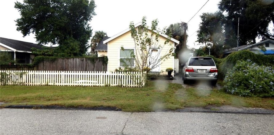 House in Tampa, Florida 3 bedrooms, 113.9 sq.m. № 2415145