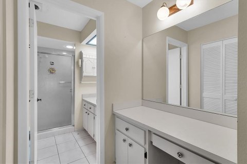 Condo in New Port Richey, Florida, 2 bedrooms  № 1742794 - photo 18