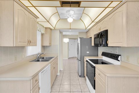 Condo in New Port Richey, Florida, 2 bedrooms  № 1742794 - photo 11