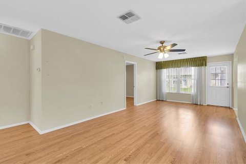 Condo in New Port Richey, Florida, 2 bedrooms  № 1742794 - photo 7