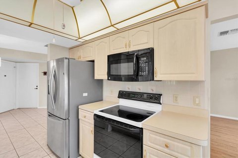 Condo in New Port Richey, Florida, 2 bedrooms  № 1742794 - photo 12