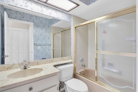 Condo in New Port Richey, Florida, 2 bedrooms  № 1742794 - photo 25
