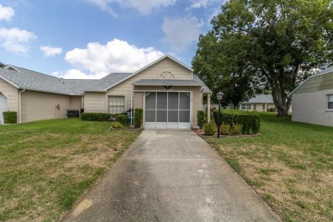 Condo in New Port Richey, Florida, 2 bedrooms  № 1742794 - photo 1