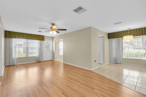 Condo in New Port Richey, Florida, 2 bedrooms  № 1742794 - photo 8