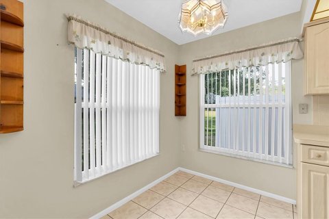 Condo in New Port Richey, Florida, 2 bedrooms  № 1742794 - photo 14