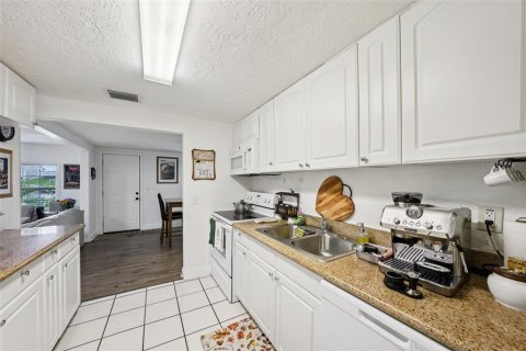 House in Saint Petersburg, Florida 3 bedrooms, 95.5 sq.m. № 1893567 - photo 26