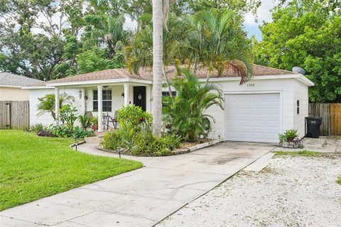 House in Saint Petersburg, Florida 3 bedrooms, 95.5 sq.m. № 1893567 - photo 2