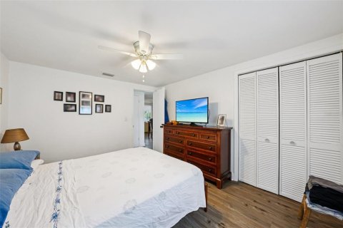 House in Saint Petersburg, Florida 3 bedrooms, 95.5 sq.m. № 1893567 - photo 28