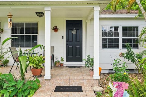 House in Saint Petersburg, Florida 3 bedrooms, 95.5 sq.m. № 1893567 - photo 3