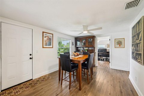 House in Saint Petersburg, Florida 3 bedrooms, 95.5 sq.m. № 1893567 - photo 14