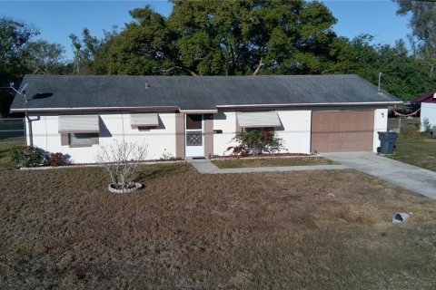 House in Lake Wales, Florida 2 bedrooms, 104.52 sq.m. № 2118703