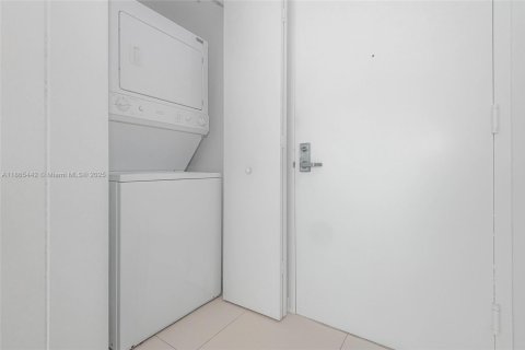 Copropriété à vendre à Miami, Floride: 2 chambres, 114.73 m2 № 1892946 - photo 13
