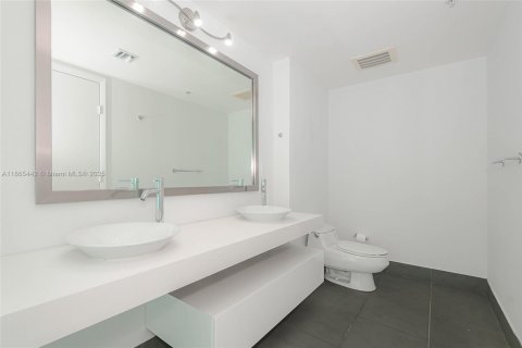 Copropriété à vendre à Miami, Floride: 2 chambres, 114.73 m2 № 1892946 - photo 19