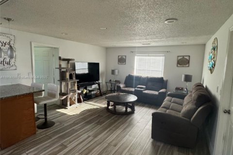 House in Naples, Florida 4 bedrooms, 133.22 sq.m. № 1766491 - photo 14