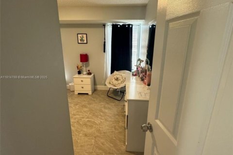 House in Naples, Florida 4 bedrooms, 133.22 sq.m. № 1766491 - photo 18
