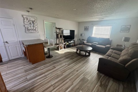 House in Naples, Florida 4 bedrooms, 133.22 sq.m. № 1766491 - photo 5