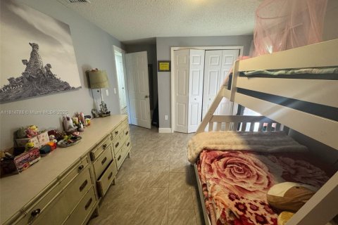 House in Naples, Florida 4 bedrooms, 133.22 sq.m. № 1766491 - photo 23
