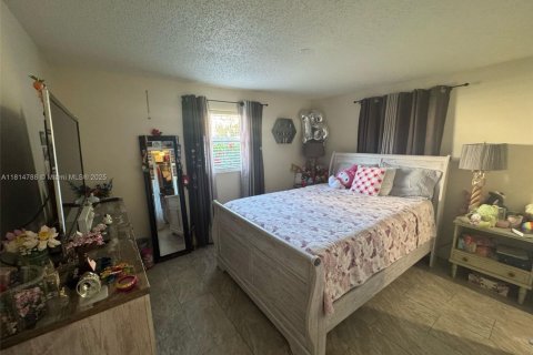 House in Naples, Florida 4 bedrooms, 133.22 sq.m. № 1766491 - photo 26