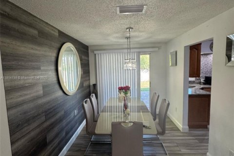 House in Naples, Florida 4 bedrooms, 133.22 sq.m. № 1766491 - photo 16
