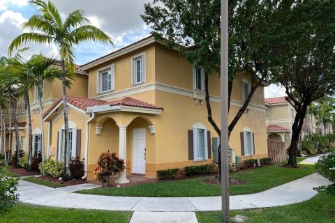 Townhouse in Doral, Florida 3 bedrooms, 135.82 sq.m. № 1986993 - photo 1