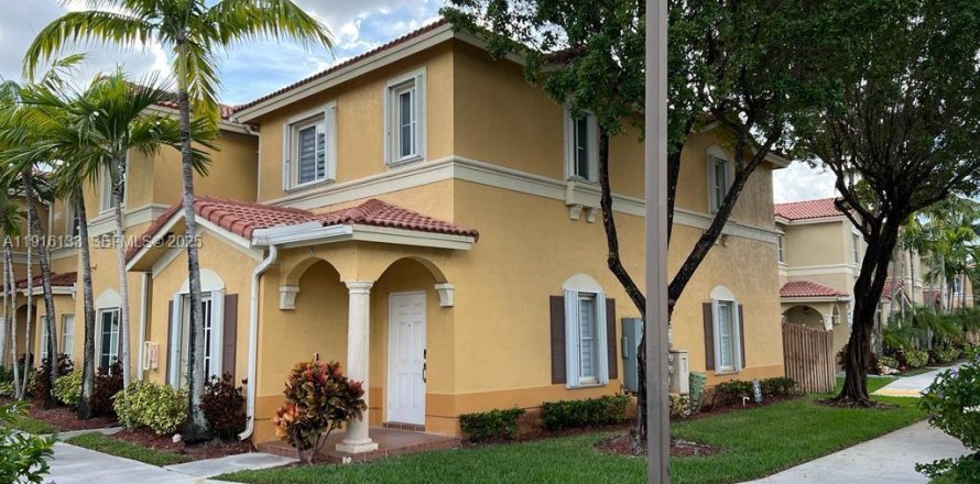 Townhouse in Doral, Florida 3 bedrooms, 135.82 sq.m. № 1986993