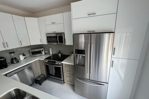 Townhouse in Doral, Florida 3 bedrooms, 135.82 sq.m. № 1986993 - photo 4