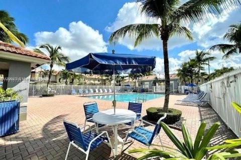 Townhouse in Doral, Florida 3 bedrooms, 135.82 sq.m. № 1986993 - photo 15