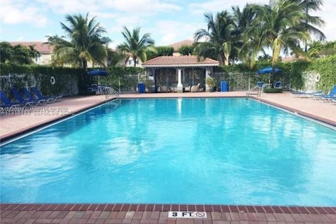 Townhouse in Doral, Florida 3 bedrooms, 135.82 sq.m. № 1986993 - photo 14