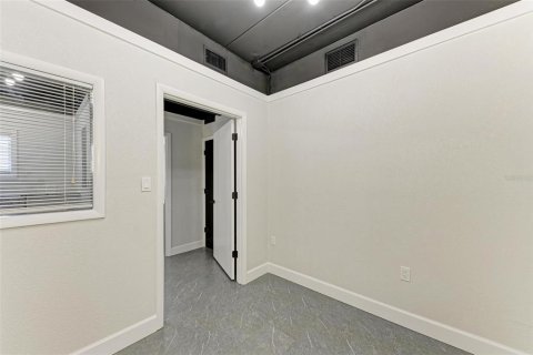 Immobilier commercial à louer à Sarasota, Floride: 92.9 m2 № 2415187 - photo 13