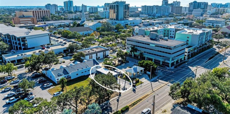 Immobilier commercial à Sarasota, Floride 92.9 m2 № 2415187