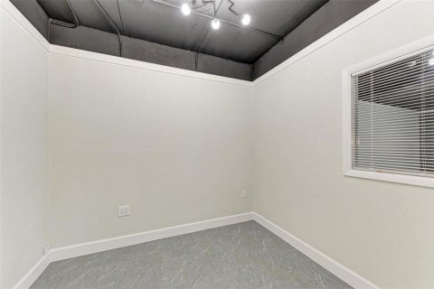 Immobilier commercial à louer à Sarasota, Floride: 92.9 m2 № 2415187 - photo 11