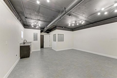 Immobilier commercial à louer à Sarasota, Floride: 92.9 m2 № 2415187 - photo 7