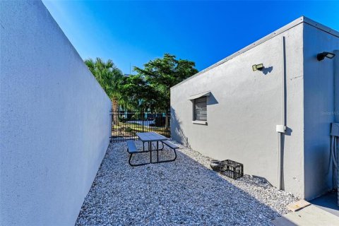 Immobilier commercial à louer à Sarasota, Floride: 92.9 m2 № 2415187 - photo 18