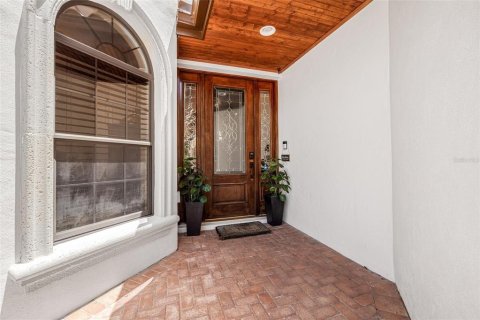 House in Tampa, Florida 4 bedrooms, 371.42 sq.m. № 1869127 - photo 2
