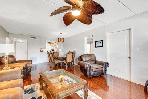 Copropriété à vendre à Largo, Floride: 2 chambres, 121.14 m2 № 2101361 - photo 4