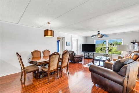 Copropriété à vendre à Largo, Floride: 2 chambres, 121.14 m2 № 2101361 - photo 3